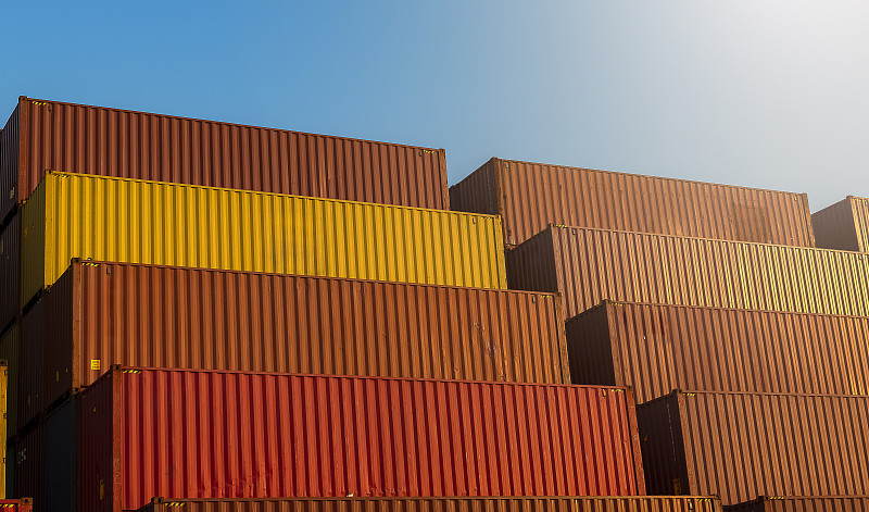 运动鞋借助广东深圳国际物流准时送达印度孟买