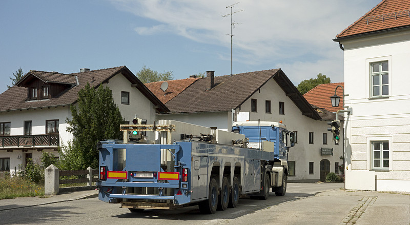 直流电源柜运用浙江义乌跨国货运发往阿联酋迪拜