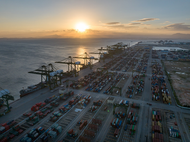 金属制品借用中国广州环球货运运到美国萨凡纳