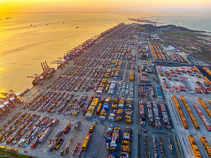 鞋借助中国上海国际快递派送到英国伦敦