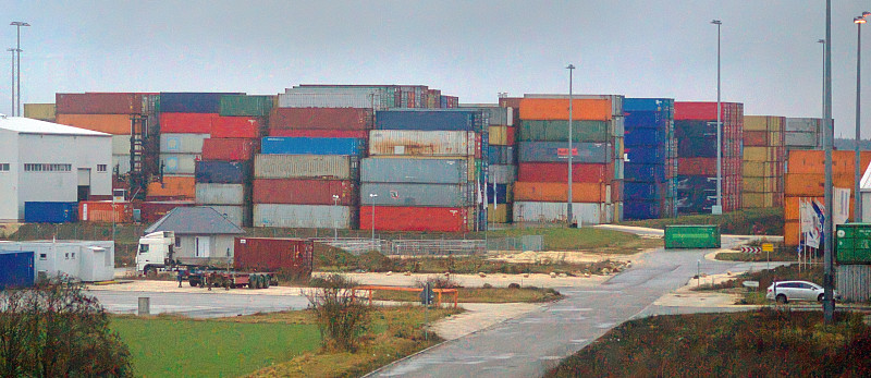 工业传感器（温度/压力/位移）通过中国广东深圳国际物流抵达美国波士顿