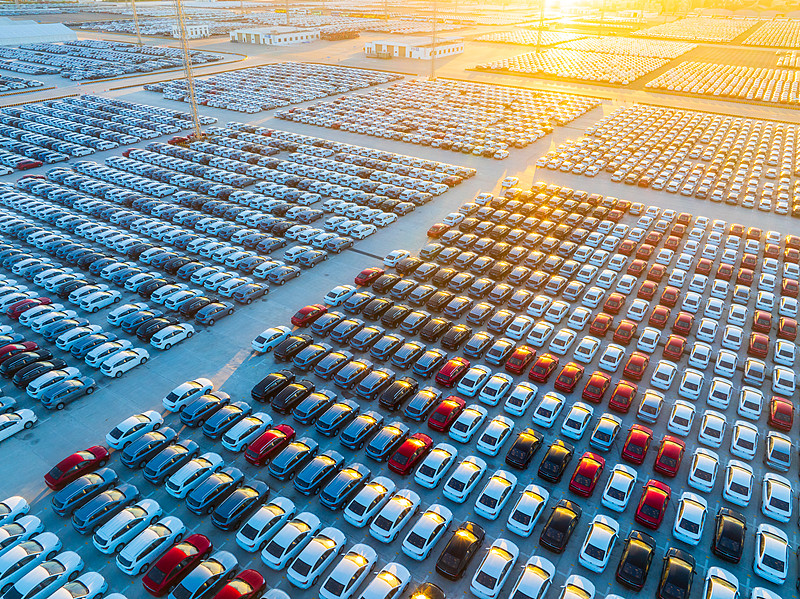 运动鞋采纳中国全球物流送抵迈阿密