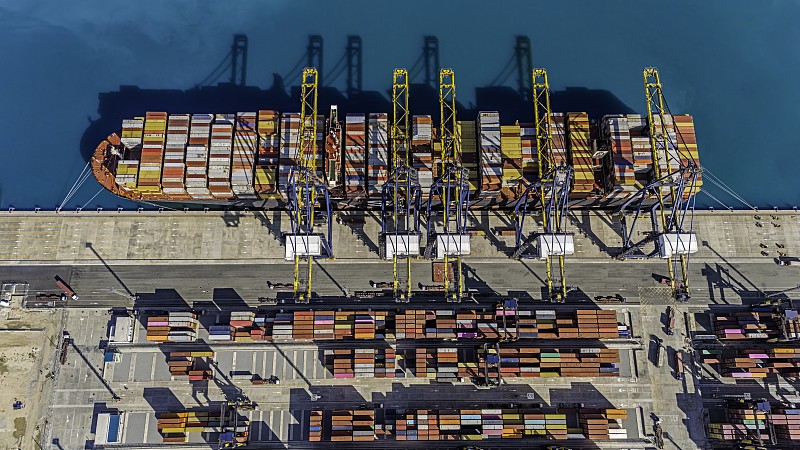 扫帚经山东烟台环球货运运抵澳大利亚悉尼