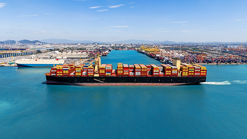 新能源产品经过广东深圳全球物流运送至德国汉堡