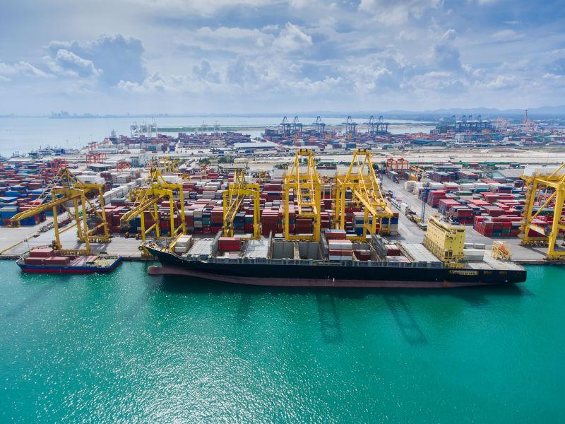 成衣应用山东烟台国际运输抵达沙特阿拉伯吉达