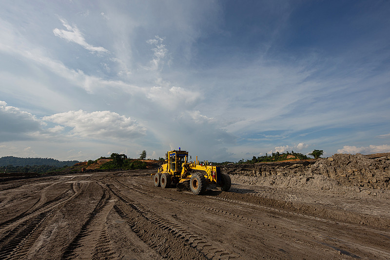 电动汽车经南京国际物流递送到长滩