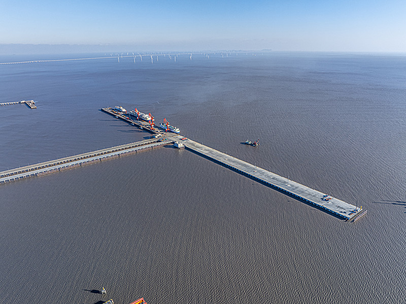 通讯设备经过广东广州环球货运派送至荷兰鹿特丹