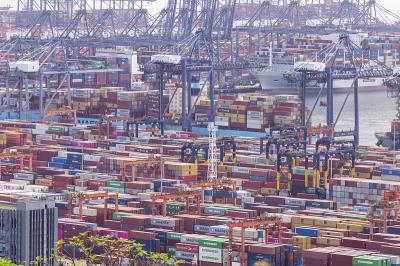 经由深圳将衣物邮寄到美国亚特兰大