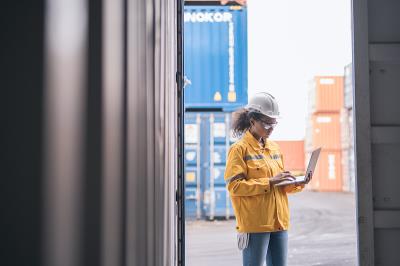 经由中国天津LV包包寄到美国休斯顿