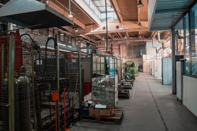 经过中国香港1kg东西邮寄到美国长滩