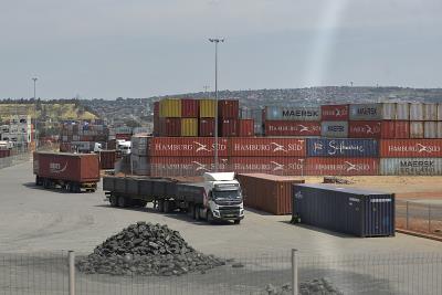 经过中国深圳把电脑屏幕寄到美国孟菲斯