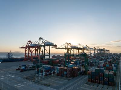 合成纤维面料借助深圳跨境物流送抵波士顿