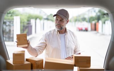 新能源产品通过中国香港国际快递送抵亨茨维