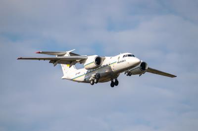 经过中国厦门鞋帽邮寄到圣路易斯