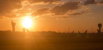 航空航天经过中国西安国际快递送到美国西雅
