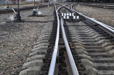 经由石家庄把液体寄到美国孟菲斯