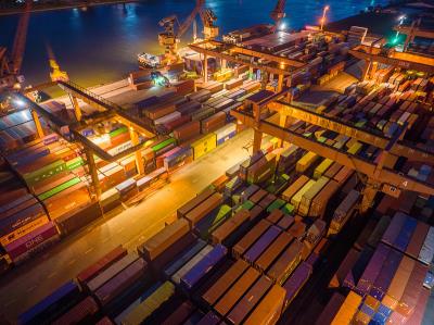 圣诞装饰品借用广州国际货运送抵休斯顿