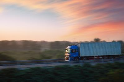 配电箱经过中国广州跨国货运抵达美国萨凡纳