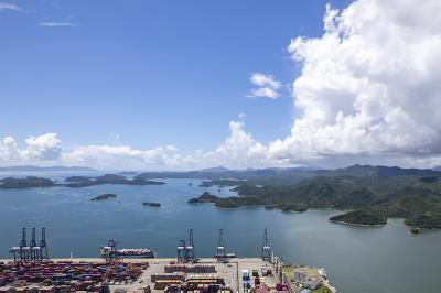 成衣通过中国福州国际运输完整送达美国巴尔