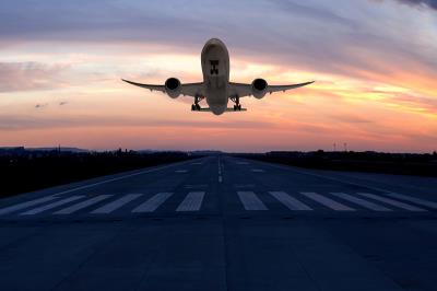 车载睡袋及枕头借助香港跨国货运速递到阿尔