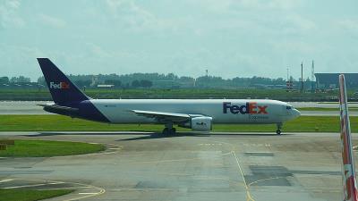 经由中国武汉将猫粮寄到温尼马卡