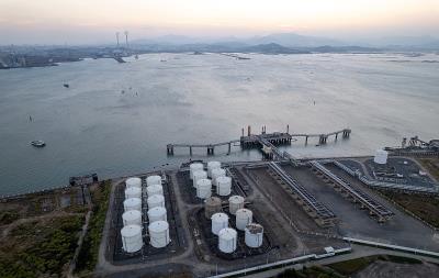 经过中国哈尔滨茅台寄到美国底特律