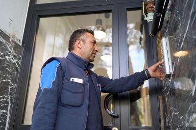 基于武汉油画寄到美国芝加哥