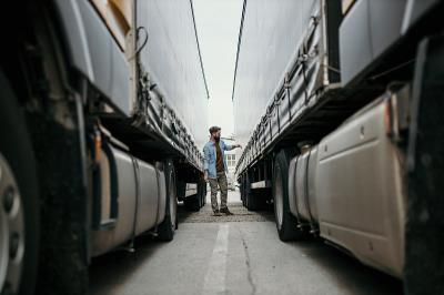 新能源产品借助大连环球货运配送到美国奥克