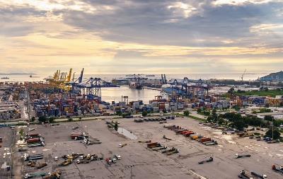 经由中国乌鲁木齐将乐高邮寄到美国