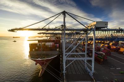 经由中国济南将活货寄到美国长滩