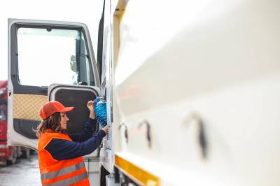 经过大连把文件邮寄到美国杰克逊维尔