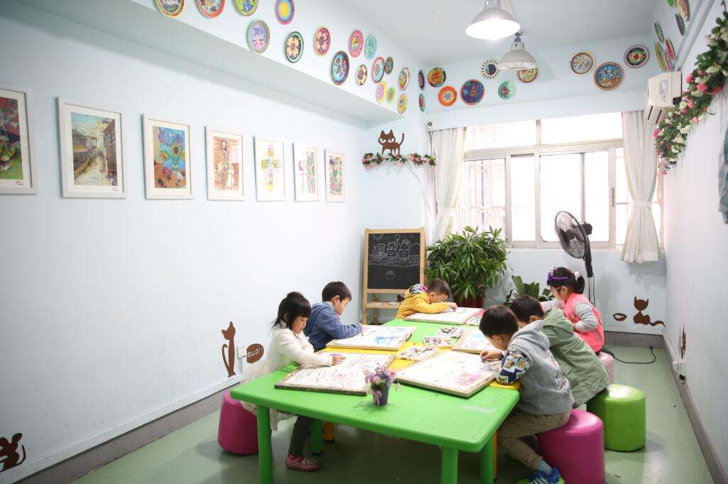 欧美思少儿美术加盟：儿童画是孩子的另一种语言