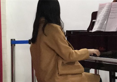 全家乐钢琴培训部——领先的一琴多控系统及双师教学模式