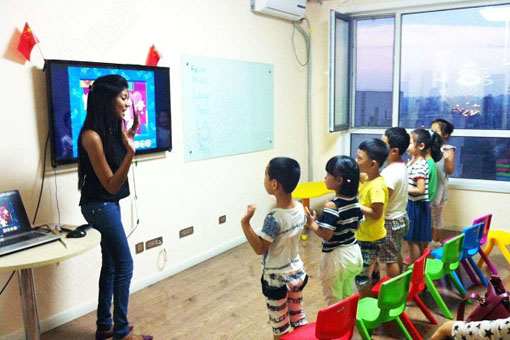 彩虹环球教育——以丰富的课堂互动让孩子产生学习兴趣