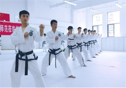 瑞泽跆拳道健身俱乐部——具备雄厚的师资力量，和国内顶极的高档教学场馆
