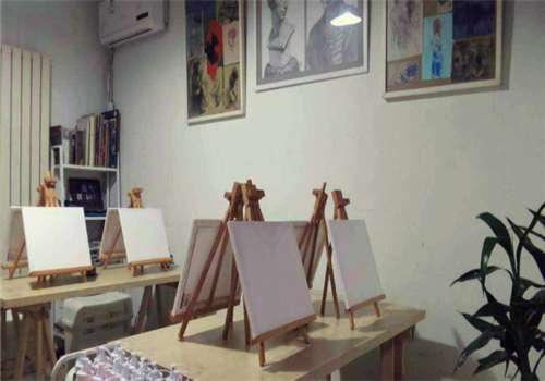 逸方画室——由央美毕业的、具有十余年美术教育经验的老师创立