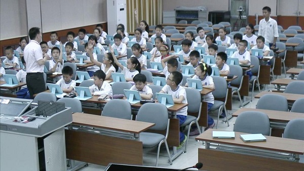 华人风向教育——未来领袖的塑造者，先进文化的传播者