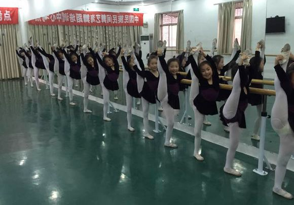 艺海舞蹈培训中心——针对性开展教学
