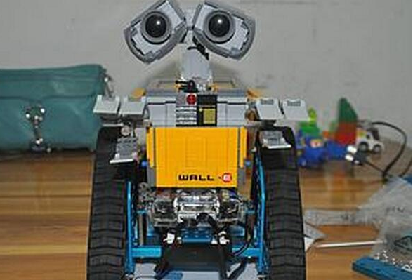 智动全球机器人教育——致力于4岁以上儿童和青少年的科技教育培养机构