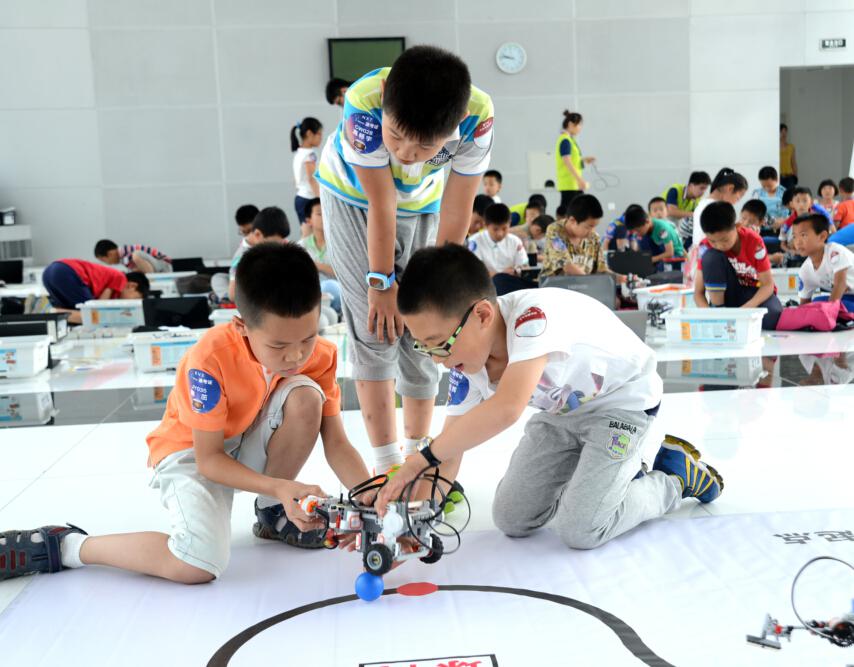 小盖茨机器人教育——培养未来开放型工程、IT、智能、机械等高精尖人才