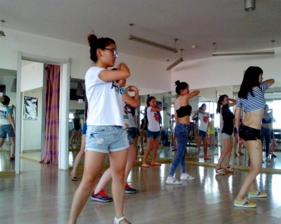 蓝菲国际舞蹈学院——零基础职业舞蹈教练培训优选品牌