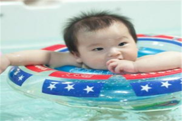 宝宝糖婴儿游泳馆——集健康游泳、健身操、玩乐、抚触、护理于一体