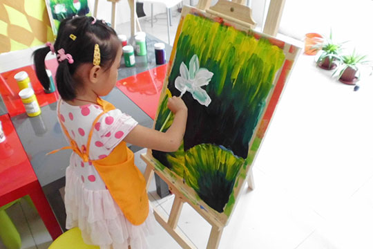 叶子少儿美术——透过艺术释放孩子的心灵，锻炼孩子的观察力、专注力、创造力。