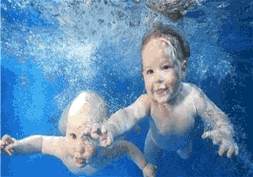 蓝鲸宝宝亲子游泳——室温、水温、湿度严格达到统一标准