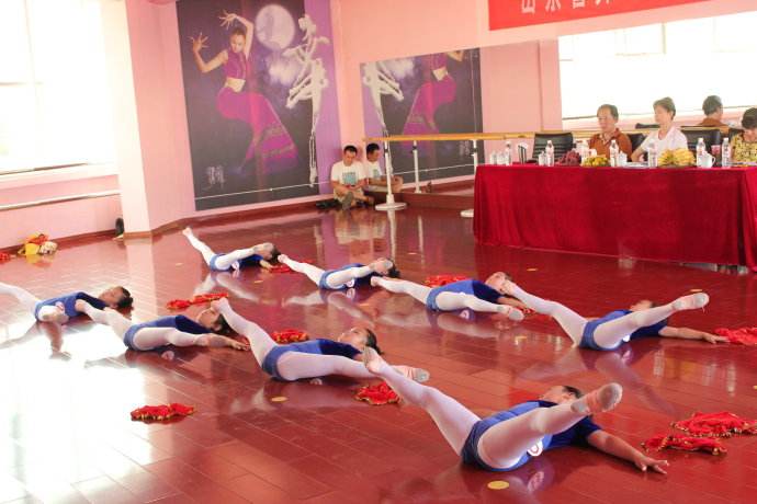 恋舞艺术培训中心——为学员提供展示舞蹈才华的实践机会和平台