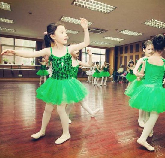 小天鹅少儿舞蹈培训中心——专业资深的教师团队，独特新颖的教学管理模式