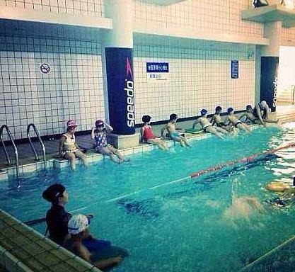 郡王府游泳培训——打造集亲子游泳,婴儿游泳,儿童专业游泳学习的机构