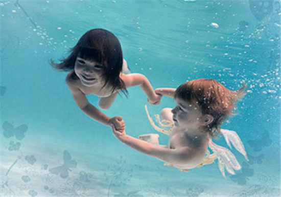 雅士丽宝宝游泳馆——积极地开发和激发婴儿的本能与潜能