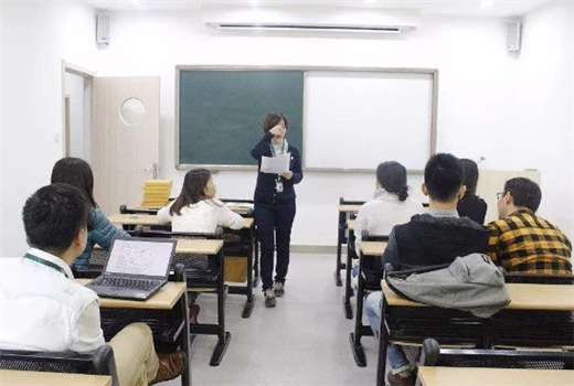 佰思特外语学校——国外教材，掌握国外教学特点