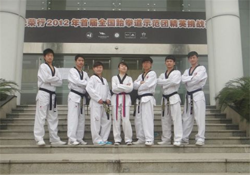 精英武术跆拳道俱乐部——分馆多、势力强，专业的服务队伍